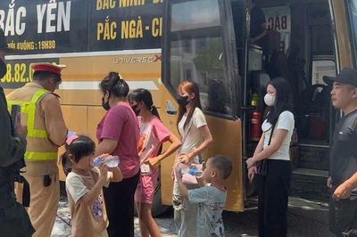 Xe khách 19 chỗ 'nhồi' 67 người, dự kiến phạt 124,5 triệu đồng