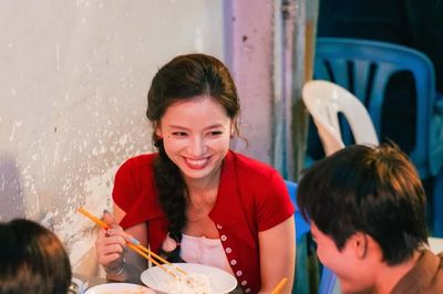 'Lên hương' đặt tình thân trước những lựa chọn khó khăn