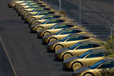 Tesla Cybercab bản thương mại sẽ ra mắt trong tháng 8?