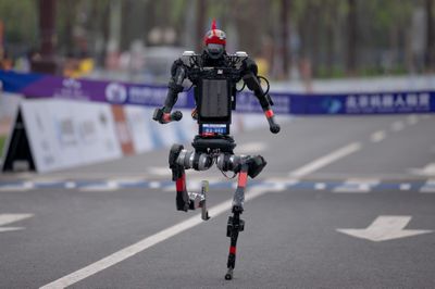 Robot Trung Quốc phá kỷ lục của Usain Bolt