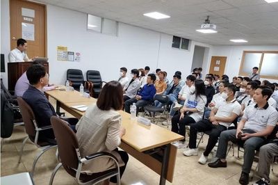 Sức ép kép với lao động trẻ Hàn Quốc