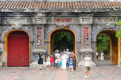 Đông đảo du khách trong nước tham quan các di tích cố đô Huế trong ngày miễn vé