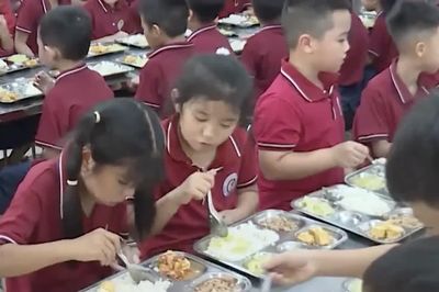 Bữa ăn học đường: Phụ huynh cần được biết gì để cùng giám sát?