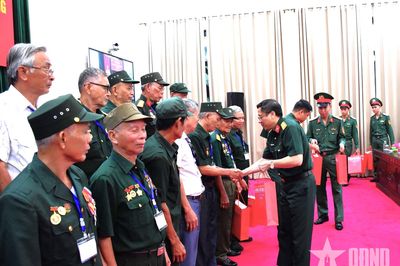 Bộ Quốc phòng gặp mặt đoàn đại biểu người có công với cách mạng thành phố Đồng Nai