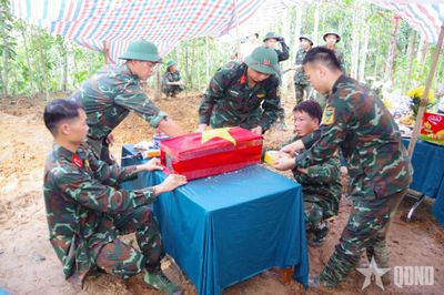 Khai quật, cất bốc phần mộ liệt sĩ tại Lào Cai