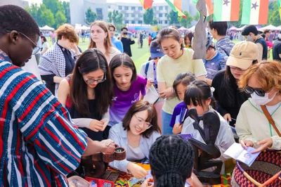 Đại học châu Á thăng hạng