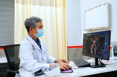 Nữ sinh 19 tuổi mờ mắt như có màn sương, nguyên nhân ở dây thần kinh