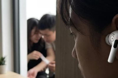 Apple làm gì để AirPods có camera không 'biến thái'?