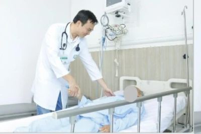 Đặt stent graft cứu cụ ông 83 tuổi vỡ phình động mạch chủ