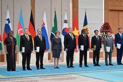 Đại sứ Nguyễn Thành Lê trình Quốc thư lên Tổng thống Kazakhstan Kassym-Jomart Tokayev