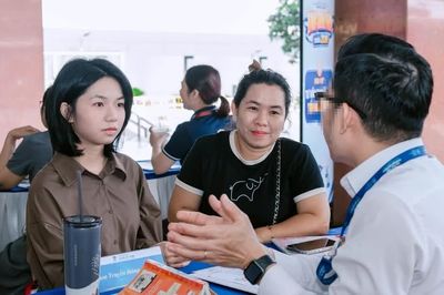 Cạm bẫy bủa vây tân sinh viên