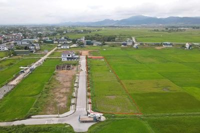 Đất vùng quê có lô giá khởi điểm gần 5 tỷ: 13 lô còn lại không có người đấu