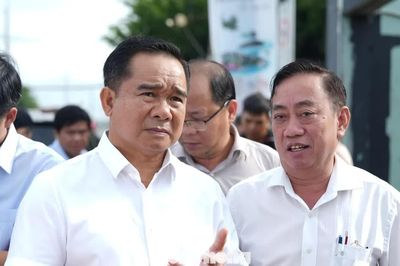 Chủ tịch TPHCM 'thúc' tiến độ loạt dự án hạ tầng giao thông ở cửa ngõ phía Tây