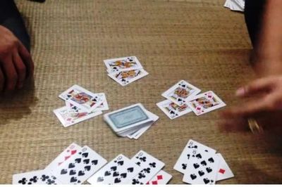 Nhóm người bị bắt khi chơi bài ăn tiền trong căn nhà 2 tầng