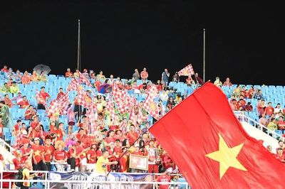 Mỹ Đình sôi động trước giờ Việt Nam đại chiến Malaysia