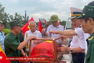 Xúc động đưa hài cốt liệt sĩ Đặng Văn Thủy trở về với đất mẹ