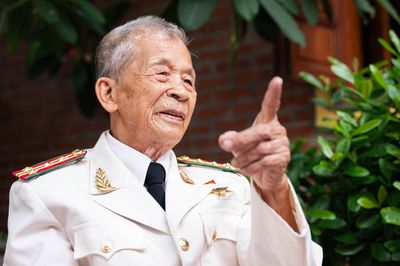 Đại tá Công an 102 tuổi ở Ninh Bình tập thể dục 1 giờ/ngày, nhớ thời vào sinh ra tử