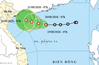 Áp thấp nhiệt đới mạnh thêm, di chuyển chậm trên Bắc Biển Đông