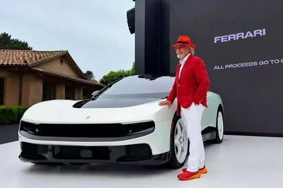 Bác sĩ 87 tuổi chi 40 triệu USD mua siêu xe Ferrari Luce từng bị chê 'xấu điên'