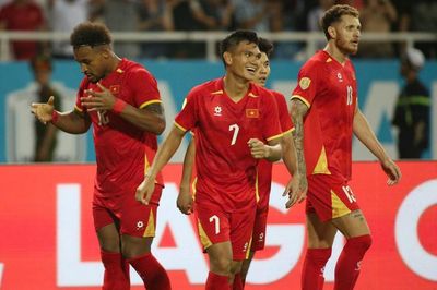 Video bóng đá Việt Nam vs Malaysia: Xuân Son chói sáng