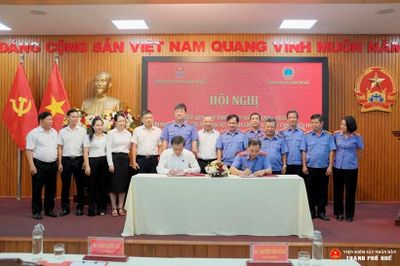 VKSND TP Huế và TAND cùng cấp ký kết các quy chế phối hợp