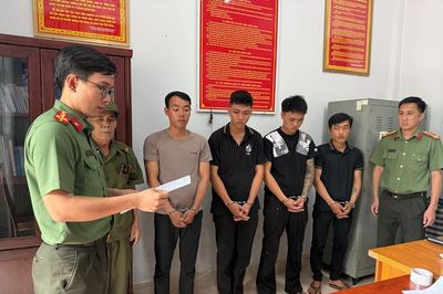 Phê chuẩn khởi tố nhóm đối tượng chế tạo, mua bán trái phép vũ khí quân dụng