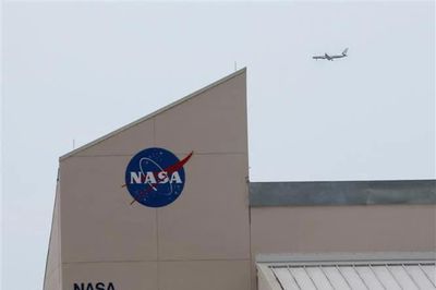 NASA công bố ảnh về hố va chạm do tên lửa SpaceX tạo ra trên Mặt Trăng