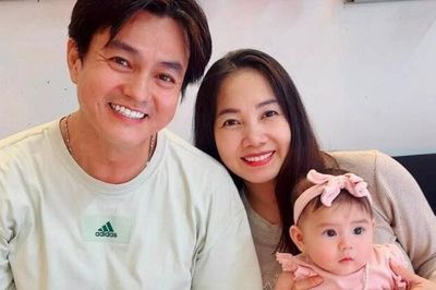 Sau 9 năm kết hôn, nam diễn viên Cao Minh Đạt hạnh phúc khoe con gái là 'bản sao' của bố