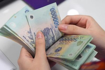 Có được hưởng trợ cấp thai sản và trợ cấp thất nghiệp cùng lúc hay không?