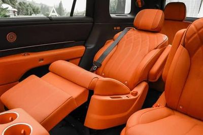 SUV dài hơn 5,3 mét, mạnh 571 mã lực, trang bị tối tân, giá gần 1,2 tỷ đồng