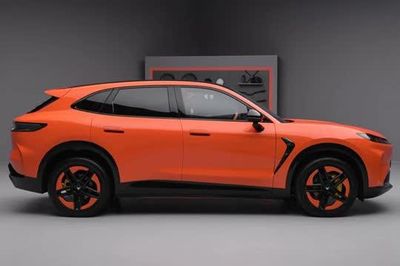SUV dài hơn 5 mét, công suất 309 mã lực, giá chưa tới 800 triệu đồng