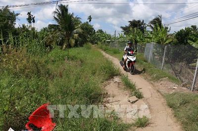 Tháo dỡ cầu rồi bỏ hoang: Dân Cần Thơ mệt mỏi chờ đường 3km