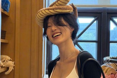 Hwasa (MAMAMOO) khoe vóc dáng săn chắc, tỉ lệ cơ thể ấn tượng dù chỉ cao 1m60