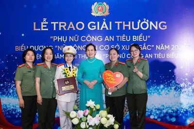 'Bông hoa thép' trên mặt trận phòng chống tội phạm mạng
