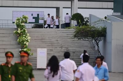 Thi lại ở chuyên Tuyên Quang: Chỉ 42 thí sinh đạt trên 8 điểm Toán