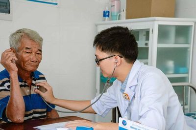 Tăng tốc khám sức khỏe toàn dân