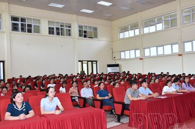 Hơn 500 cán bộ, giáo viên xã Mường Nhé tham gia bồi dưỡng lý luận chính trị hè