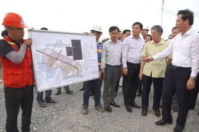 Bí thư Tỉnh ủy Đồng Tháp Ngô Chí Cường thăm và làm việc tại khu vực biên giới