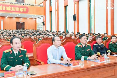 Trường Sĩ quan Thông tin tổ chức lễ tốt nghiệp cho học viên đào tạo sĩ quan chỉ huy