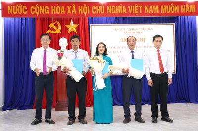 Xã Suối Hiệp công bố quyết định thành lập trường học và công tác cán bộ