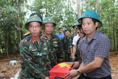 Đưa hài cốt liệt sĩ Bùi Văn Tự trở về quê hương Ninh Bình sau 38 năm