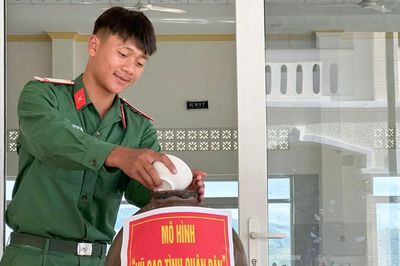 Hũ gạo thắm tình quân - dân