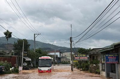 Mưa lớn, Quốc lộ 55 qua Lâm Đồng ngập sâu nhiều ngày
