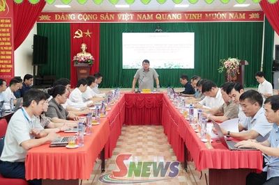 Đồng chí Lò Minh Hùng làm việc với xã Chiềng Mai và Chiềng Mung