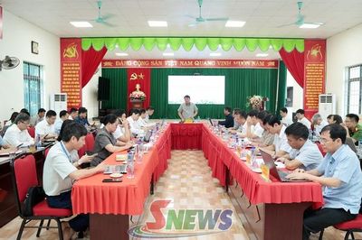 Đồng chí Lò Minh Hùng làm việc với xã Chiềng Mai và Chiềng Mung