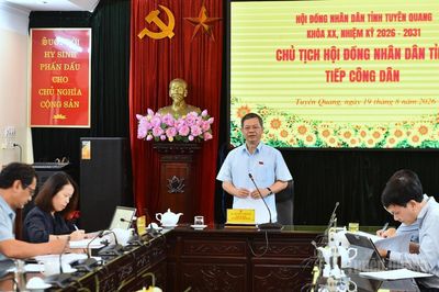 Chủ tịch HĐND tỉnh Nguyễn Văn Sơn tiếp công dân xã Tân Quang