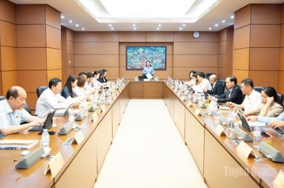 Đại biểu Quốc hội tỉnh Tuyên Quang góp ý nhiều nội dung về ngân sách, chương trình mục tiêu quốc gia, đất đai và nhà ở