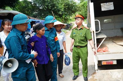 Diễn tập sơ tán dân ứng phó với ngập lụt, sạt lở đất