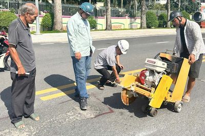 TP.HCM khoan lấy mẫu, tìm nguyên nhân đường Bùi Thị Xuân vừa nâng cấp đã hư hỏng