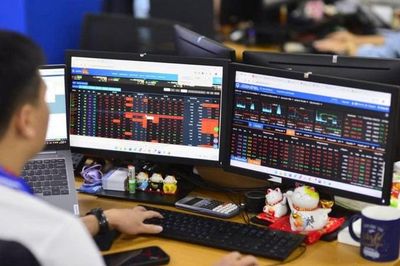 Cổ phiếu bất động sản đồng loạt 'đỏ lửa', VN-Index mất hơn 5 điểm